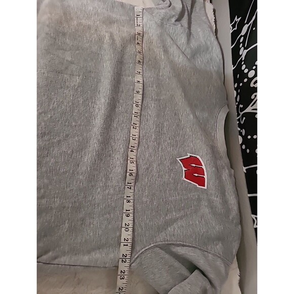 University of Wisconsin Badgers Fanatics Sweatshirt Cropped Womens Size Medium - Picture 7 of 9